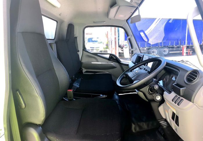 2019 FUSO CANTER 515 null null White