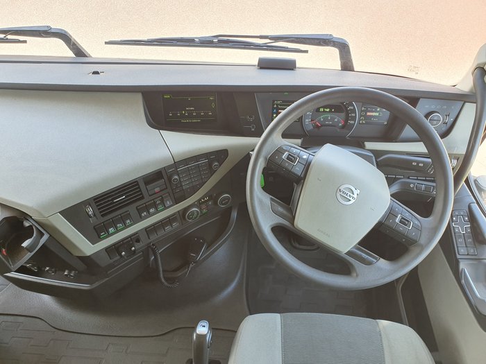 2015 Volvo FH540 GLOBETROTTER WHITE