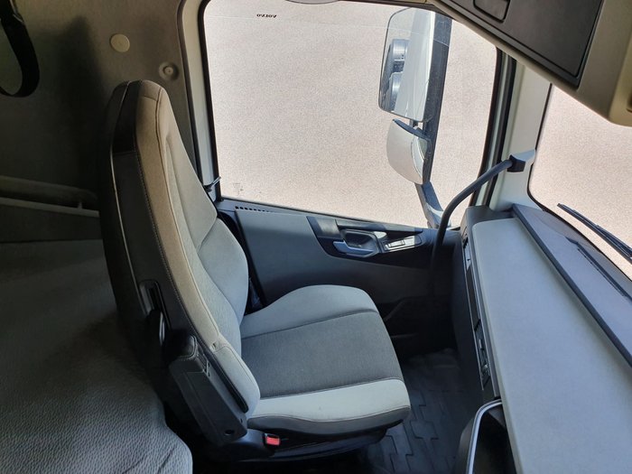 2015 Volvo FH540 GLOBETROTTER WHITE