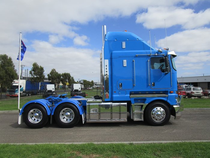 2012 KENWORTH K200 STRETCHCAB null null BLUE