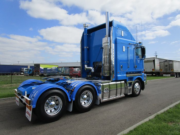 2012 KENWORTH K200 STRETCHCAB null null BLUE