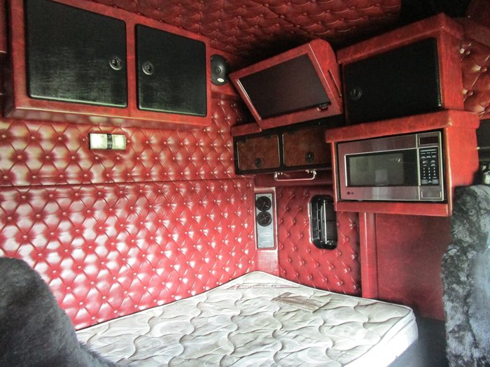 2012 KENWORTH K200 STRETCHCAB null null BLUE