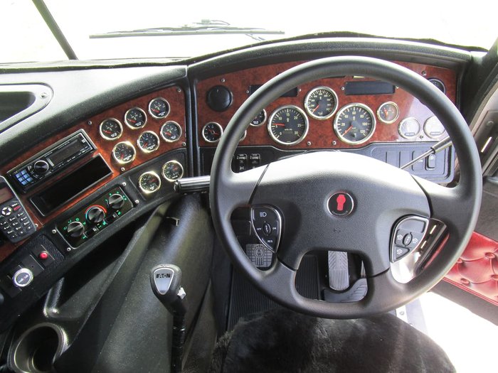 2012 KENWORTH K200 STRETCHCAB null null BLUE