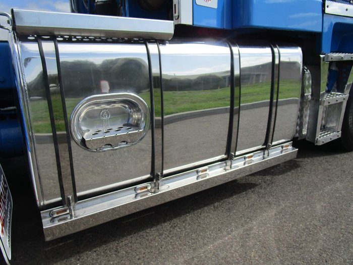 2012 KENWORTH K200 STRETCHCAB null null BLUE