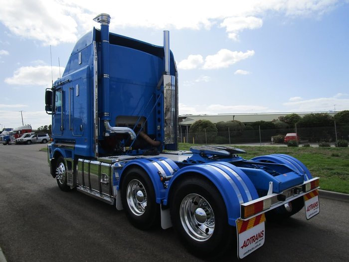 2012 KENWORTH K200 STRETCHCAB null null BLUE