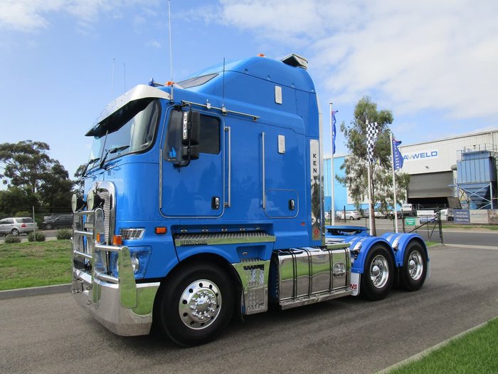 2012 KENWORTH K200 STRETCHCAB null null BLUE