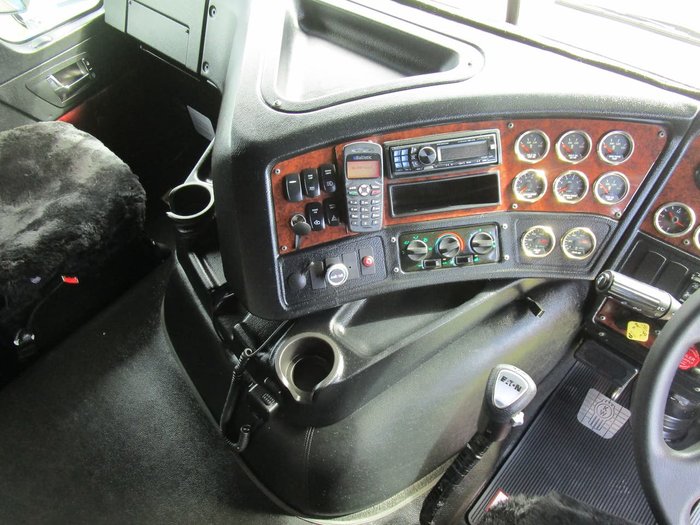 2012 KENWORTH K200 STRETCHCAB null null BLUE