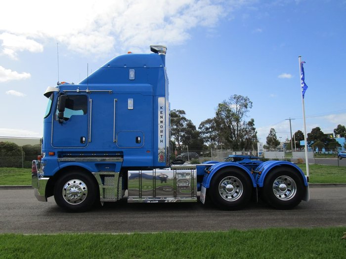 2012 KENWORTH K200 STRETCHCAB null null BLUE