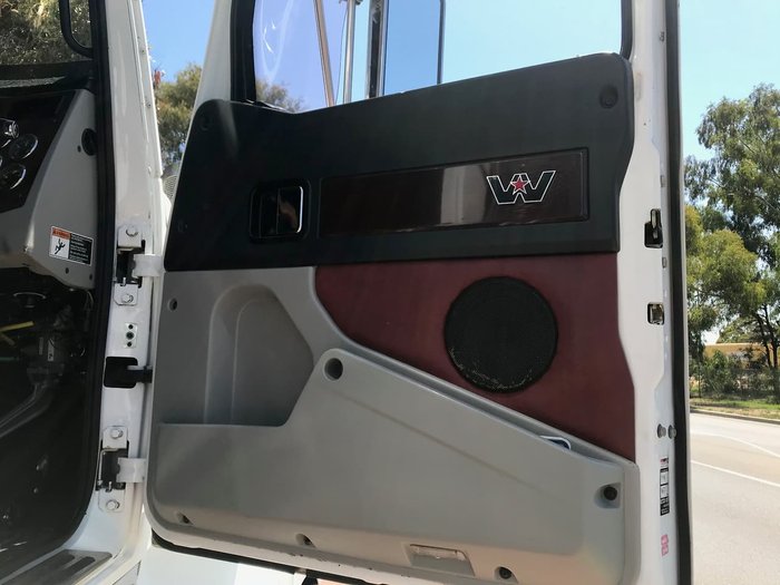 2012 WESTERN STAR 4800FX null null White