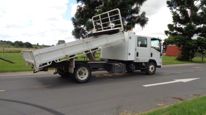 2013 Isuzu NQR450 White