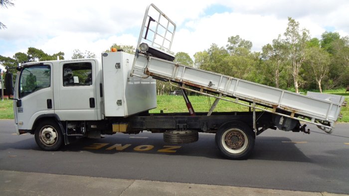 2013 Isuzu NQR450 White
