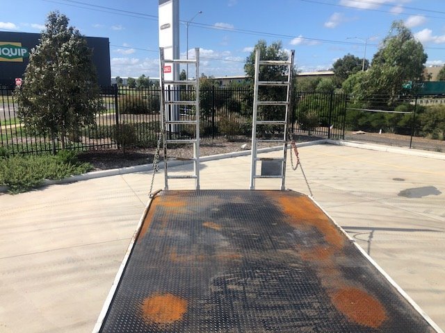 2012 Hino FD 1124-500 Series BEAVERTAIL