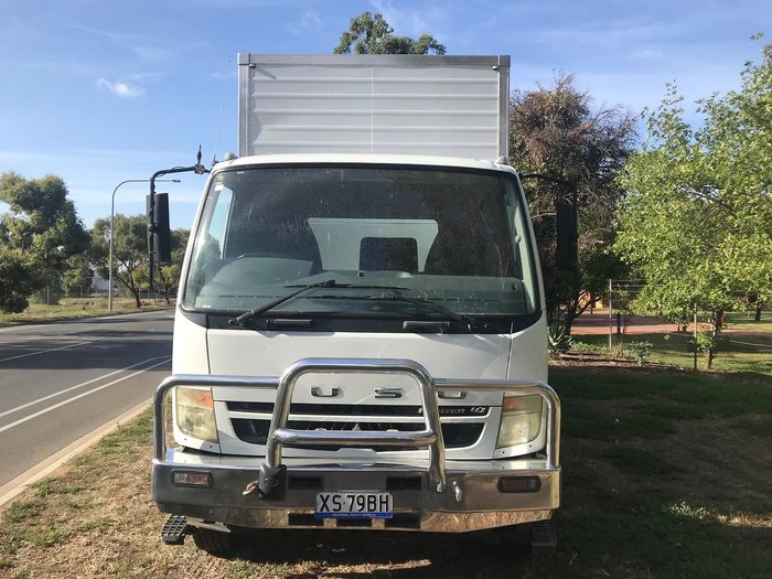 2008 MITSUBISHI FM67F null null White