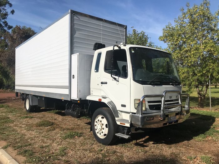 2008 MITSUBISHI FM67F null null White