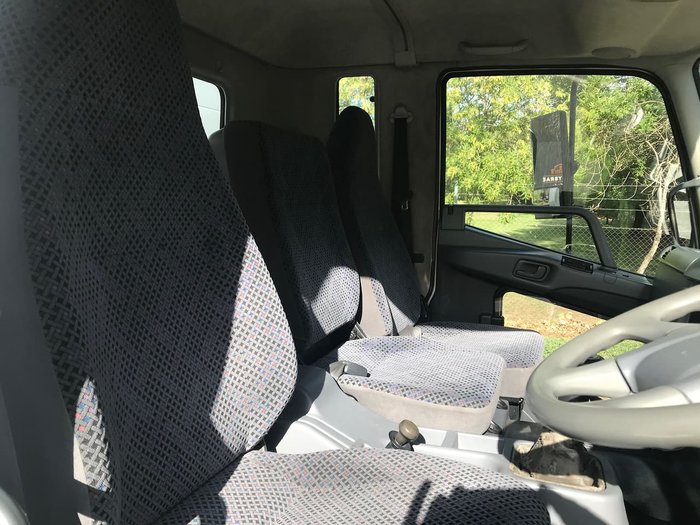 2008 MITSUBISHI FM67F null null White