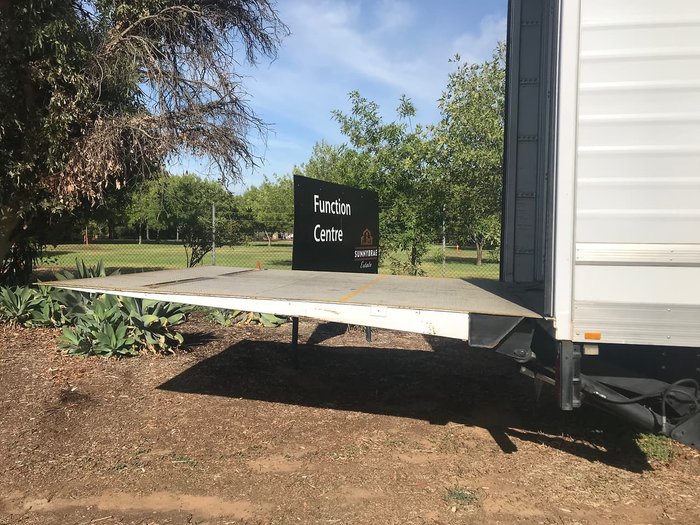 2008 MITSUBISHI FM67F null null White