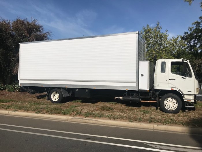 2008 MITSUBISHI FM67F null null White