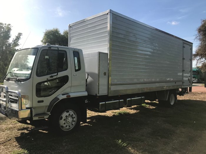 2008 MITSUBISHI FM67F null null White