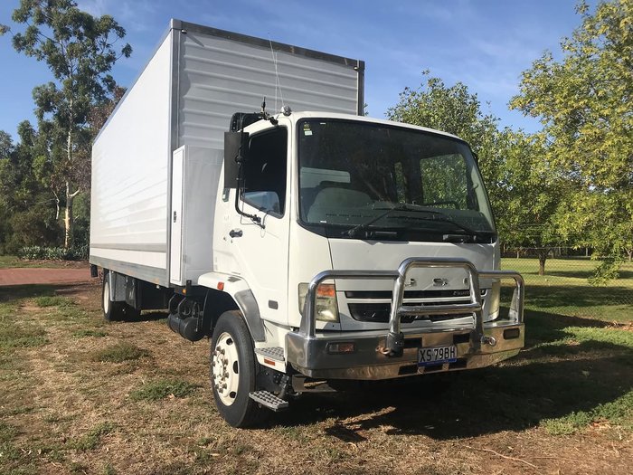 2008 MITSUBISHI FM67F null null White