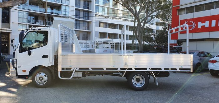 2019 HINO 300 SERIES 617 MEDIUM TRADEACE null null White