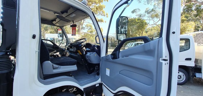 2019 HINO 300 SERIES 617 MEDIUM TRADEACE null null White