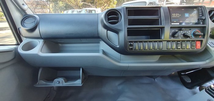 2019 HINO 300 SERIES 617 MEDIUM TRADEACE null null White