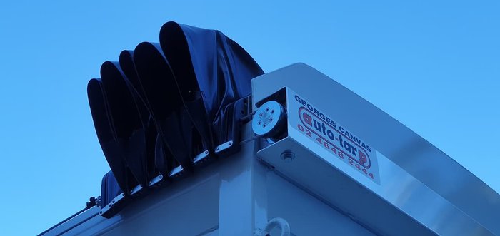 2020 HINO 300 SERIES 921 CUSTOM CHIPPER TIPPER null null White