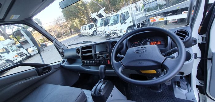 2020 HINO 300 SERIES 921 CUSTOM CHIPPER TIPPER null null White