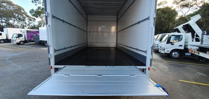 2020 HINO 300 SERIES 616 MEDIUM AUTO null null White