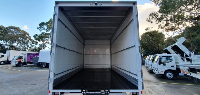 2020 HINO 300 SERIES 616 MEDIUM AUTO null null White