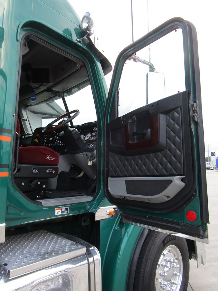 2013 FREIGHTLINER CORONADO SD122 null null GREEN