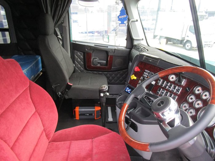 2013 FREIGHTLINER CORONADO SD122 null null GREEN