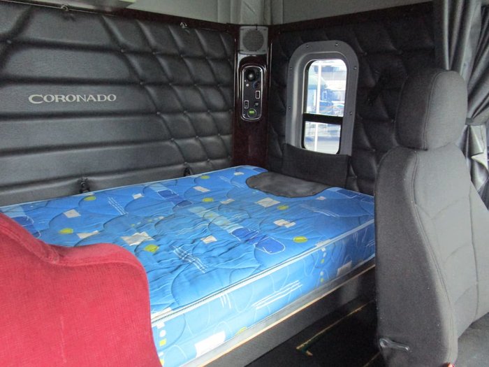 2013 FREIGHTLINER CORONADO SD122 null null GREEN