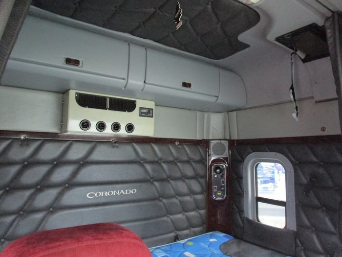 2013 FREIGHTLINER CORONADO SD122 null null GREEN