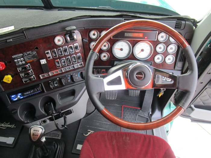 2013 FREIGHTLINER CORONADO SD122 null null GREEN