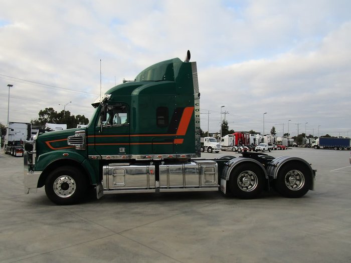 2013 FREIGHTLINER CORONADO SD122 null null GREEN