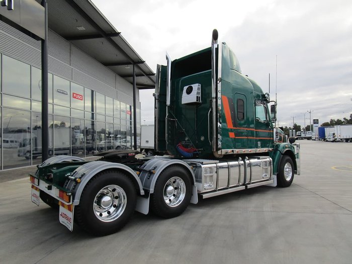 2013 FREIGHTLINER CORONADO SD122 null null GREEN
