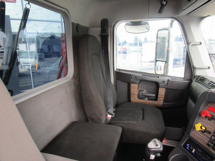 2011 FREIGHTLINER FLX null null WHITE