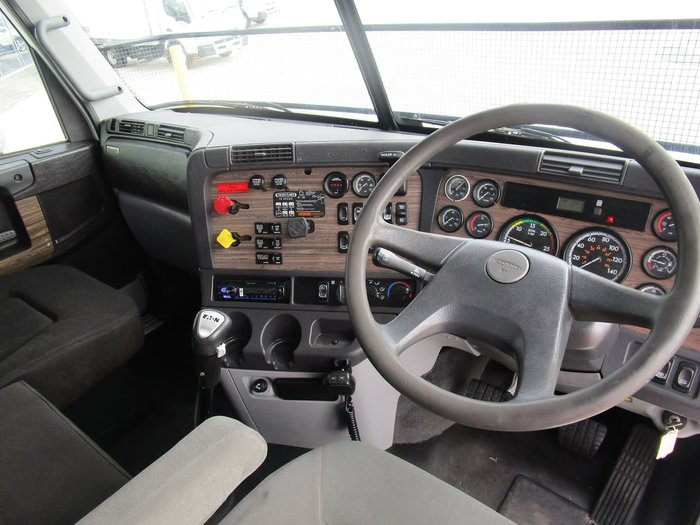 2011 FREIGHTLINER FLX null null WHITE