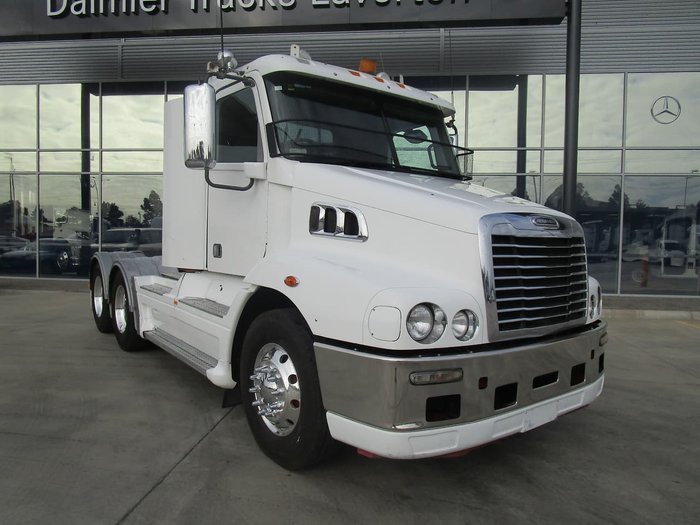 2011 FREIGHTLINER FLX null null WHITE