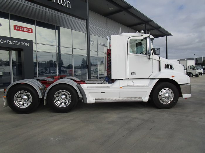 2011 FREIGHTLINER FLX null null WHITE