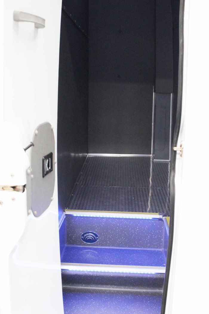 2021 YUTONG D7 White