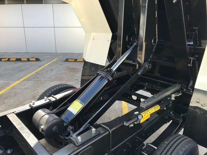 2020 HINO 300 SERIES 616 AUTO IFS TIPPER null null White