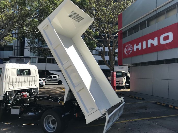 2020 HINO 300 SERIES 616 AUTO IFS TIPPER null null White