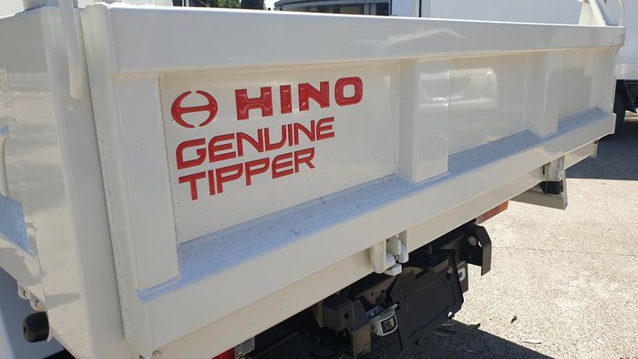 2020 HINO 300 SERIES 617 SHORT TIPPER null null White