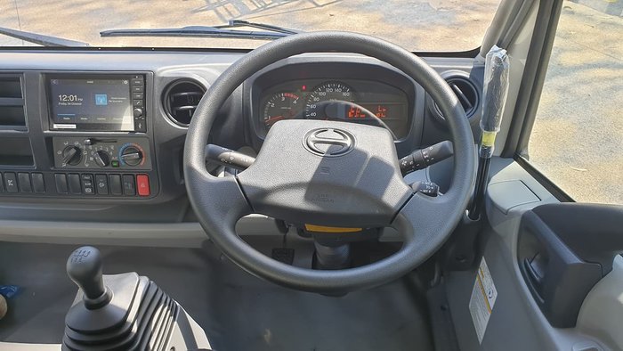 2020 HINO 300 SERIES 617 SHORT TIPPER null null White