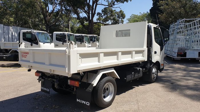 2020 HINO 300 SERIES 617 SHORT TIPPER null null White