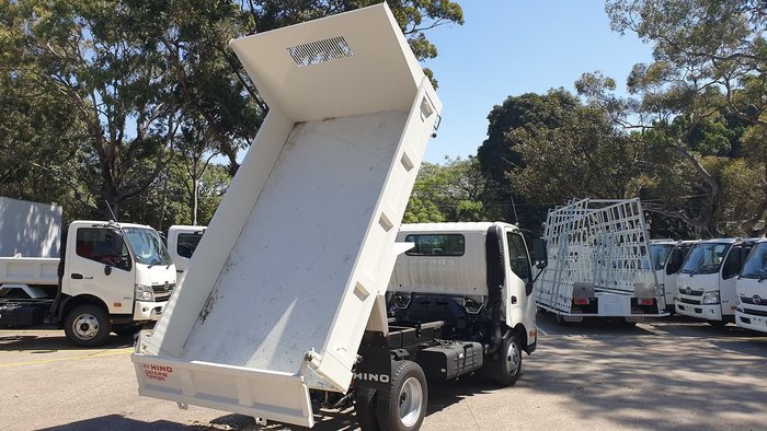 2020 HINO 300 SERIES 617 SHORT TIPPER null null White