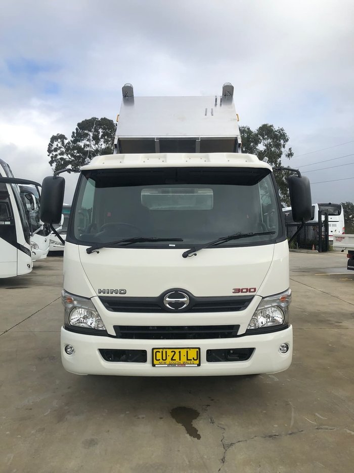 2020 HINO 300 SERIES 616 MEDIUM AUTO ALLOY TIPPER WITH TOOL BOX null null White