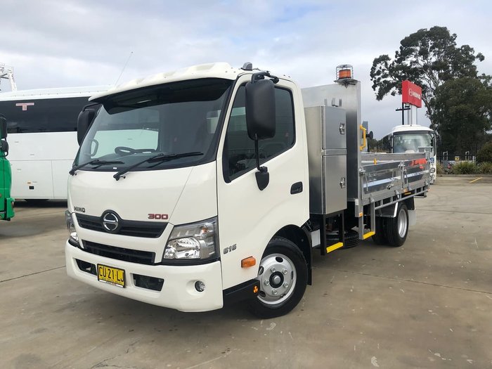 2020 HINO 300 SERIES 616 MEDIUM AUTO ALLOY TIPPER WITH TOOL BOX null null White